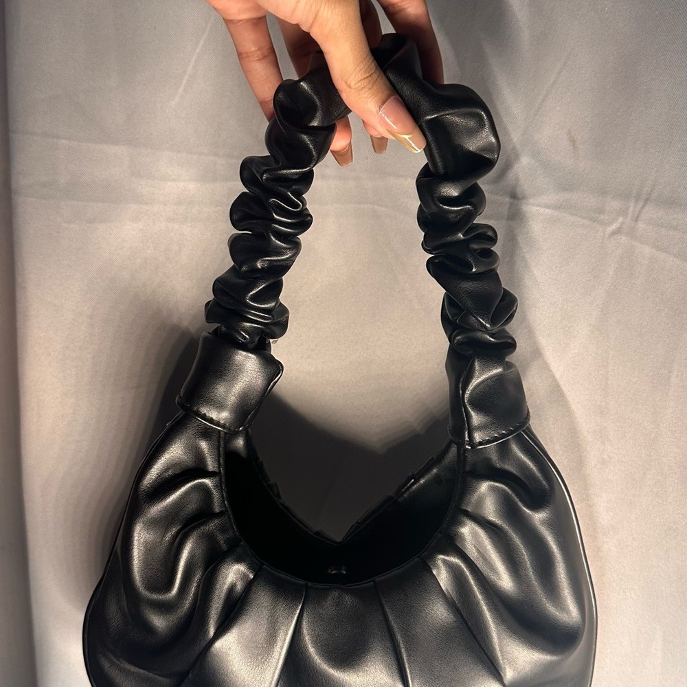 Elegant Black Women's Bag - Picture 2 of 4